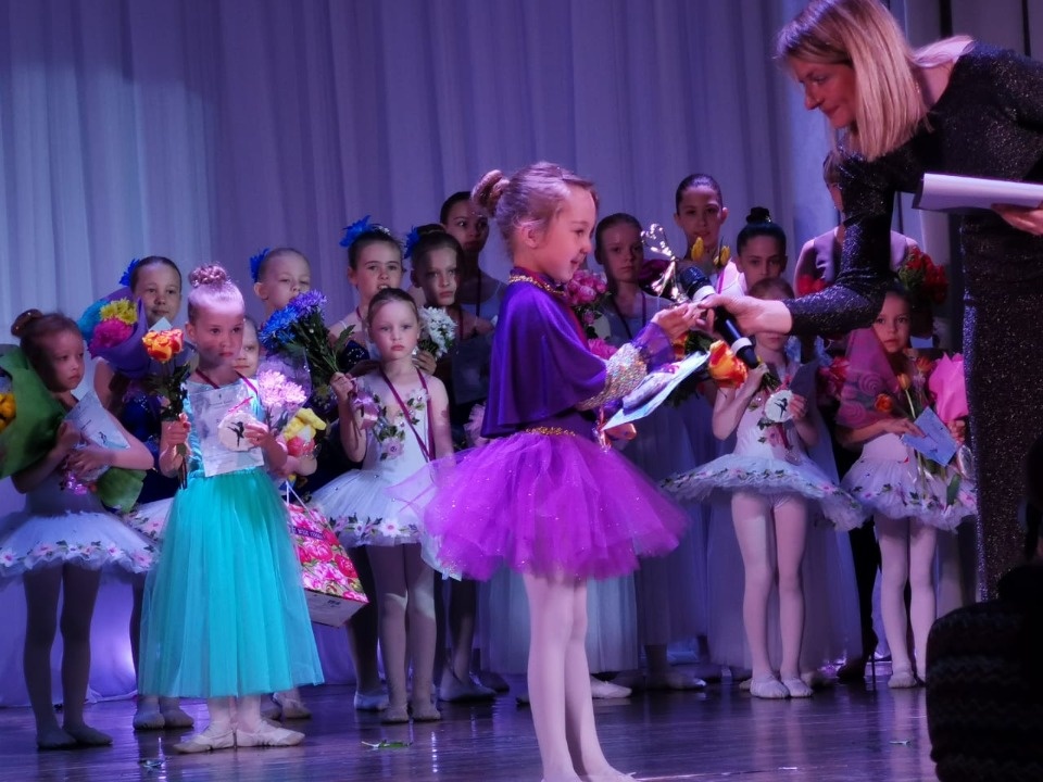 Псковская детская хореографическая школа «Русский балет» провела итоговый годовой концерт
