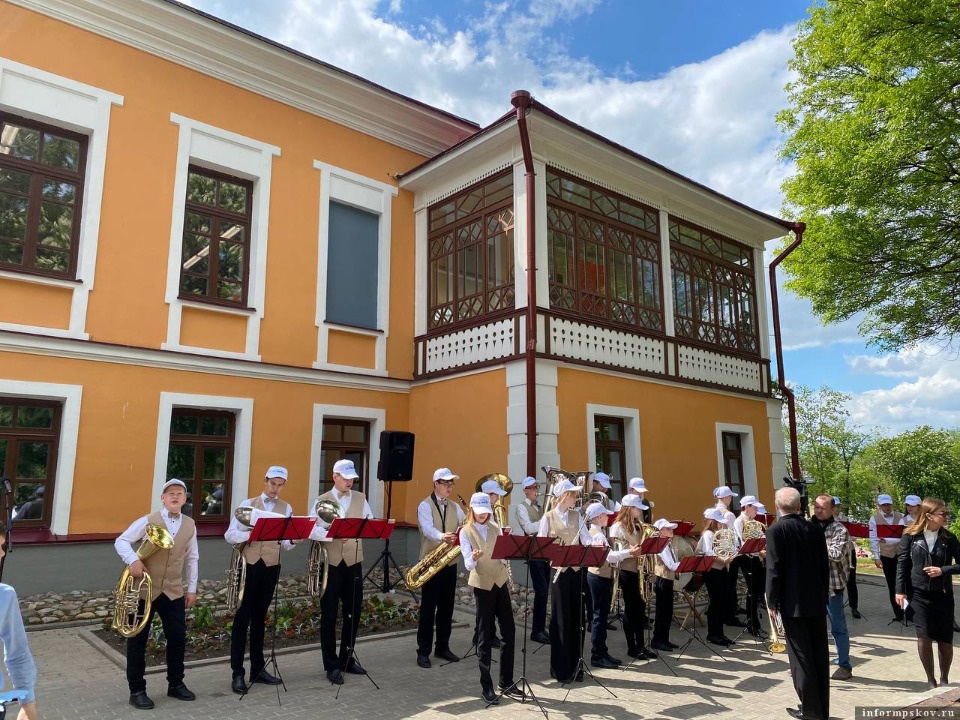 1 июня прошло торжественное открытие Псковской областной библиотеки имени В. А. Каверина после реконструкции