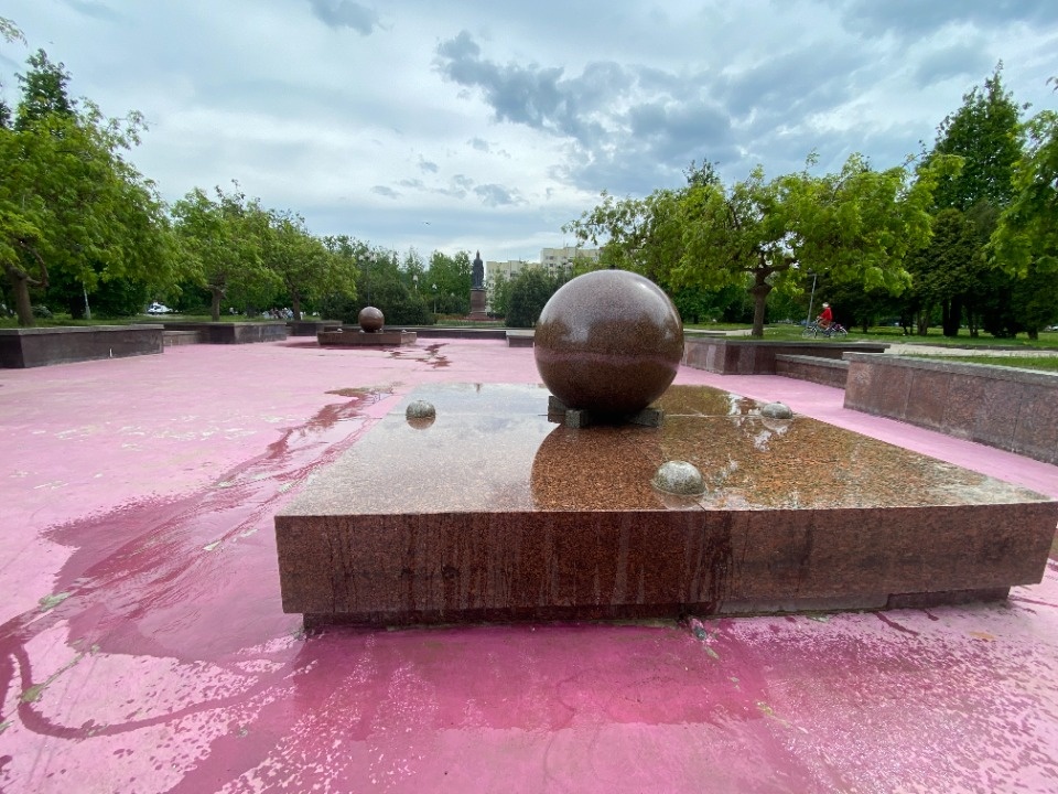 Фонтан у Рижской гостиницы в Пскове подготавливают к открытию