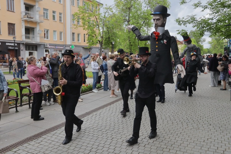 Куклы так похожи на людей Куклы так похожи на людей