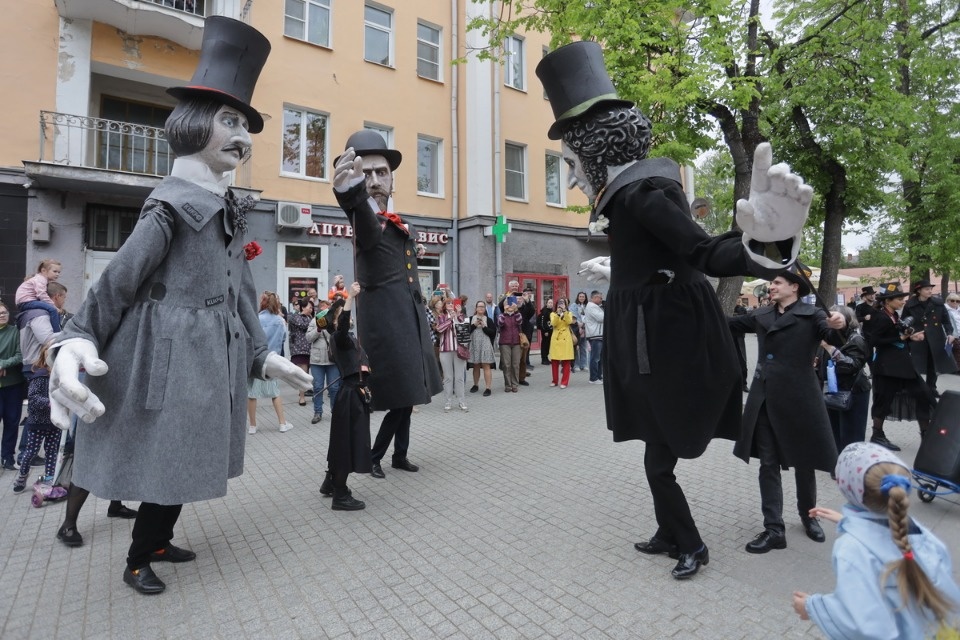 Куклы так похожи на людей Куклы так похожи на людей