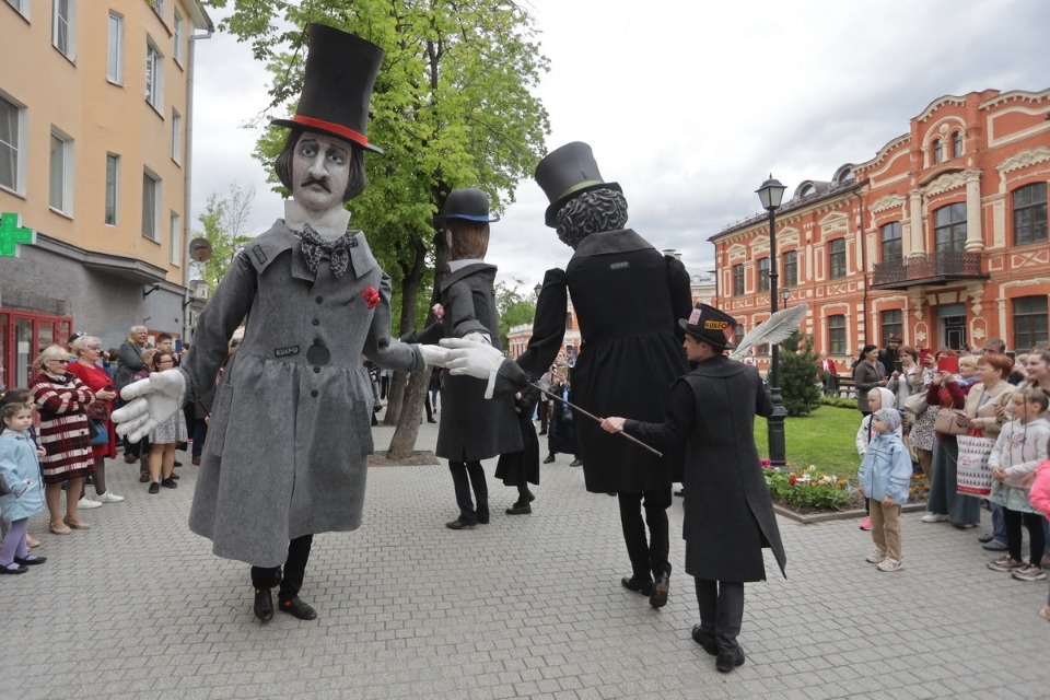 Куклы так похожи на людей Куклы так похожи на людей