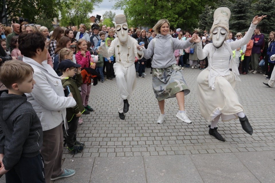 Куклы так похожи на людей Куклы так похожи на людей