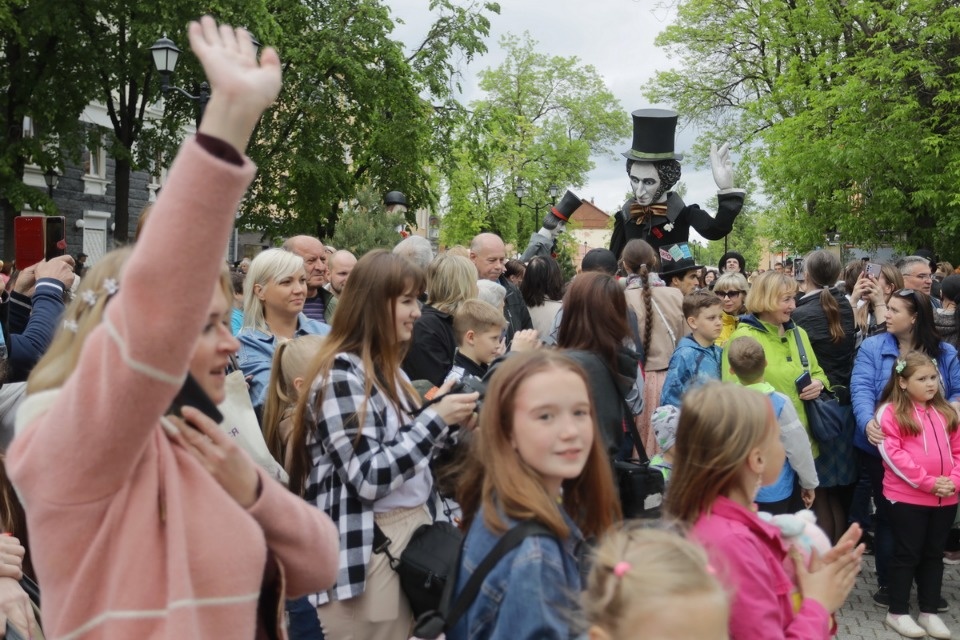 Куклы так похожи на людей Куклы так похожи на людей