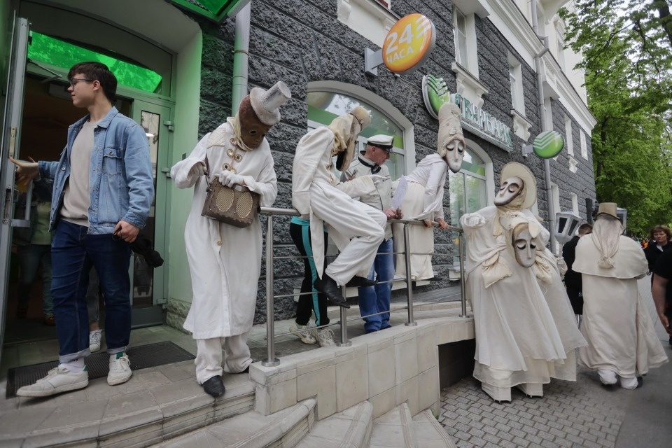 Куклы так похожи на людей Куклы так похожи на людей