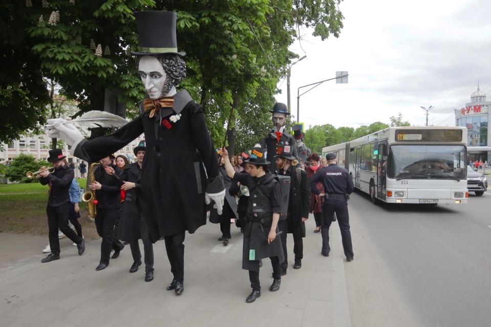 Куклы так похожи на людей Куклы так похожи на людей