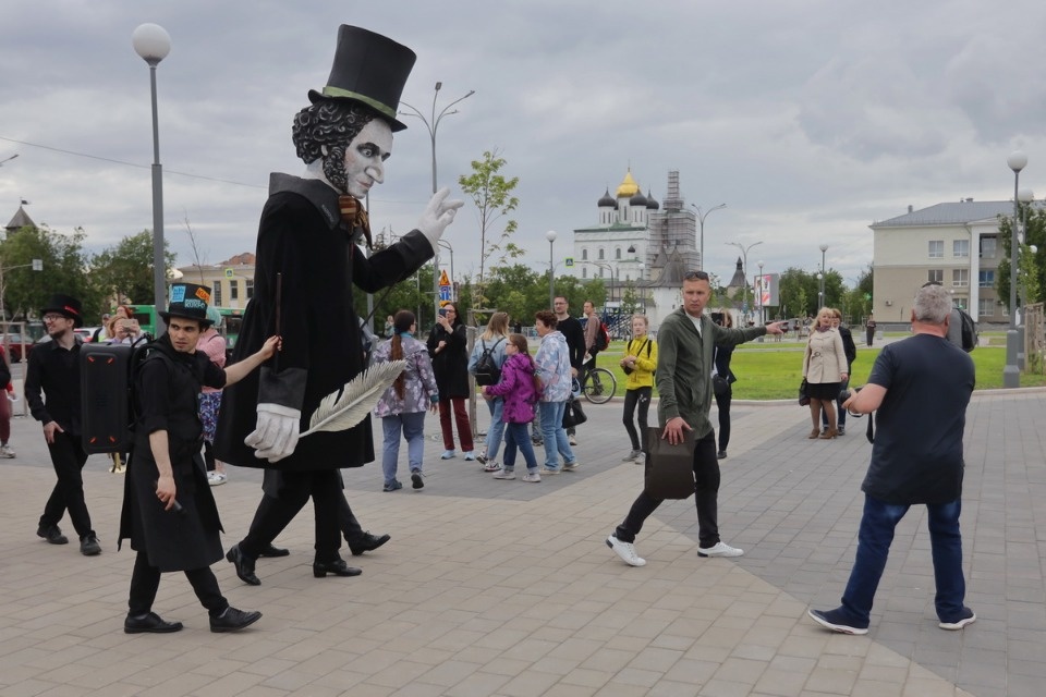 Куклы так похожи на людей Куклы так похожи на людей