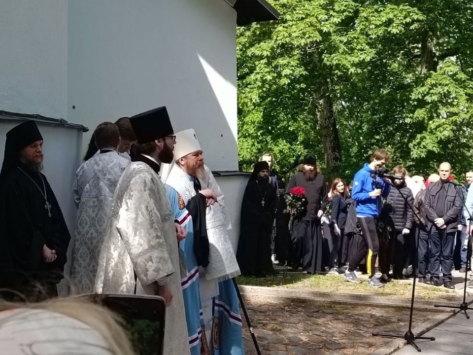 Литию на могиле Пушкина отслужил митрополит Тихон