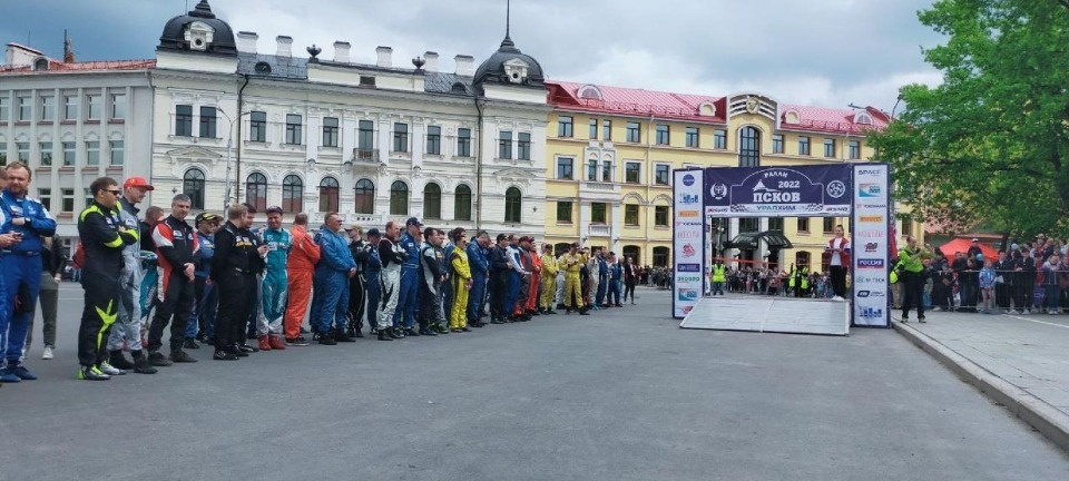 Третий этап Чемпионата России по ралли стартовал Пскове