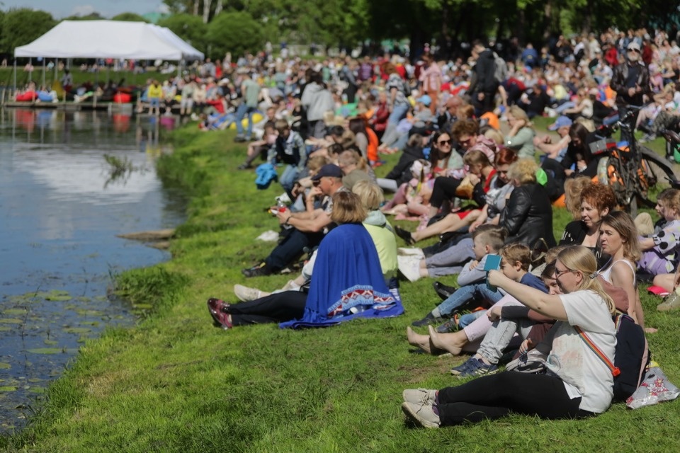 «Сны над тёмной водой»