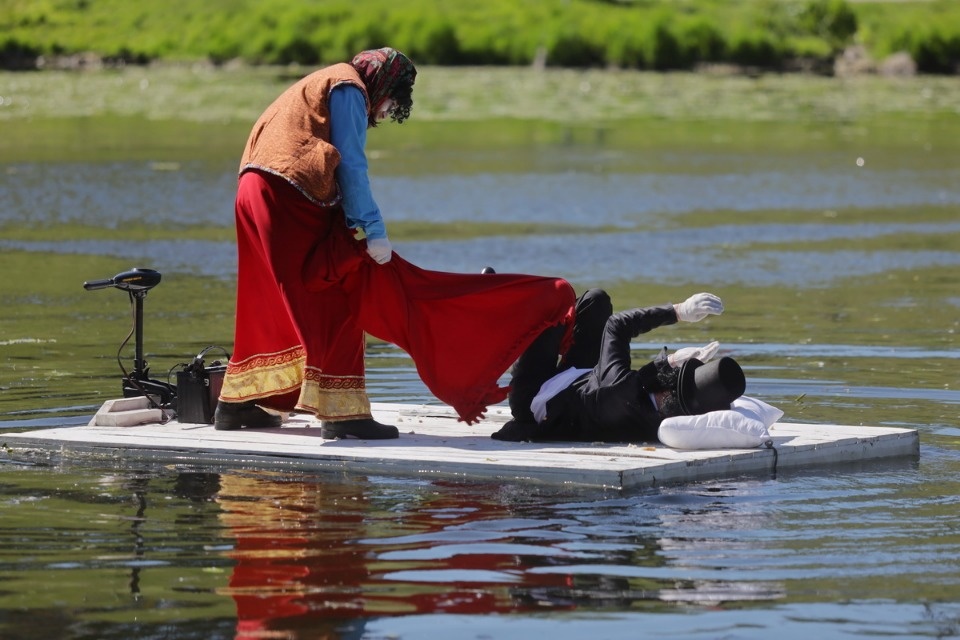 «Сны над тёмной водой»