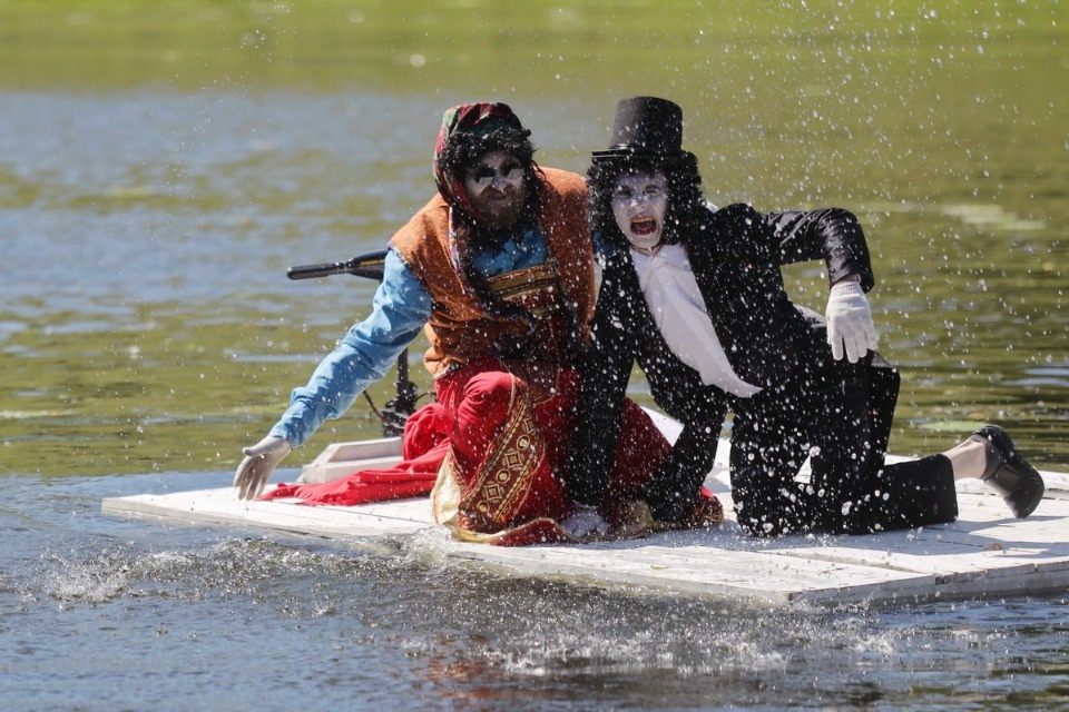 «Сны над тёмной водой»