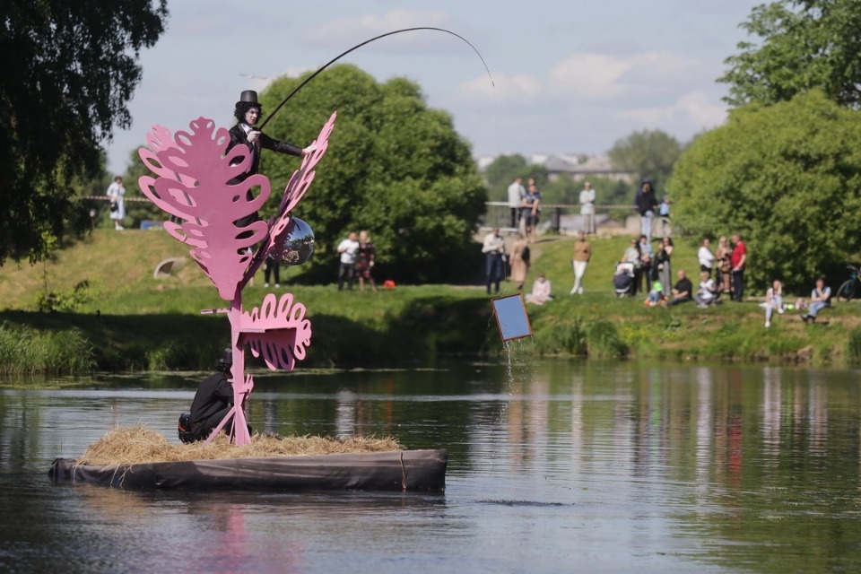 «Сны над тёмной водой»