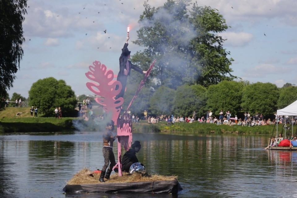 «Сны над тёмной водой»