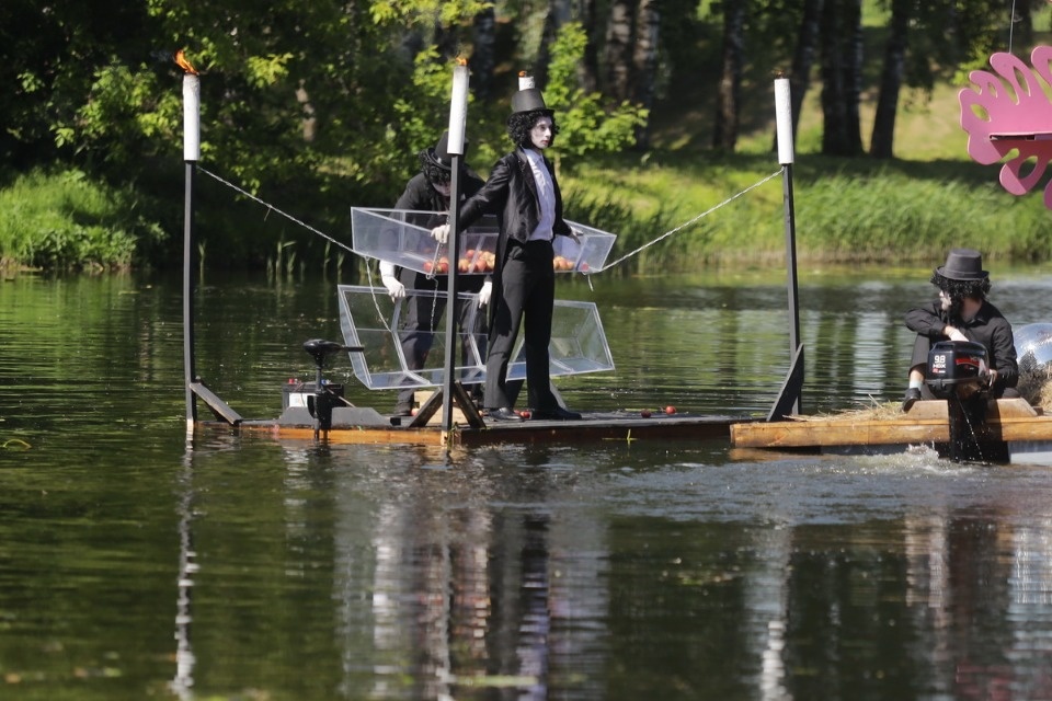 «Сны над тёмной водой»