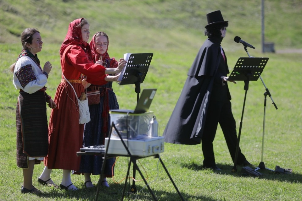 «Сны над тёмной водой»