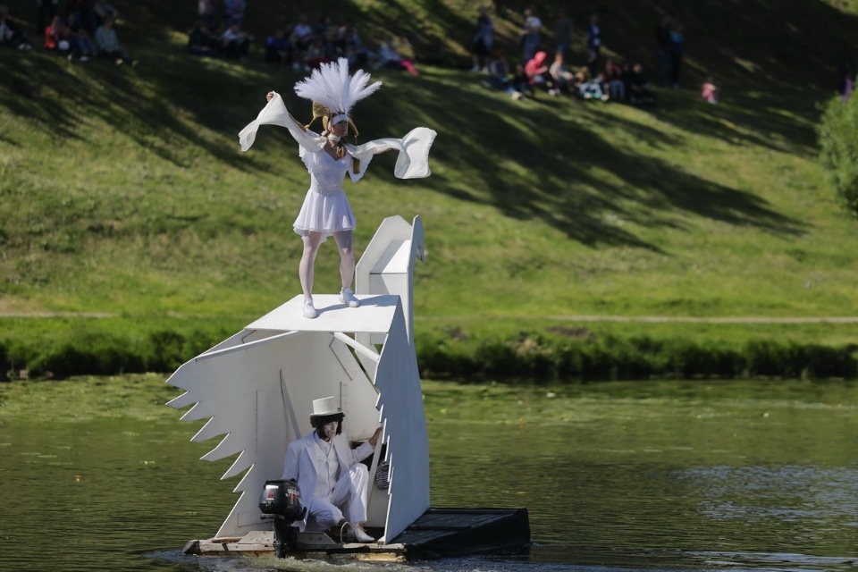 «Сны над тёмной водой»
