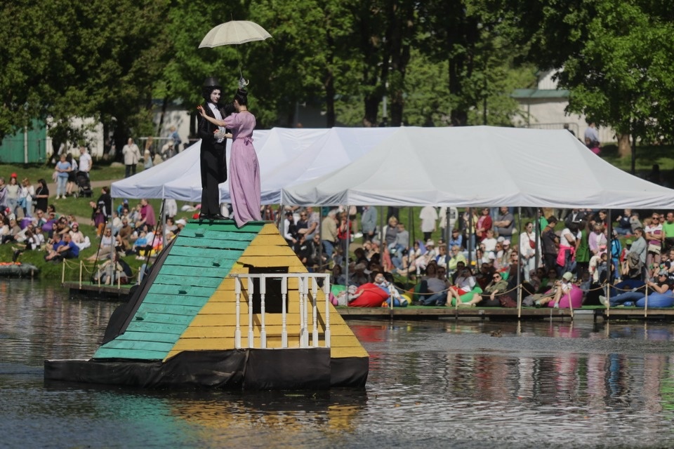 «Сны над тёмной водой»