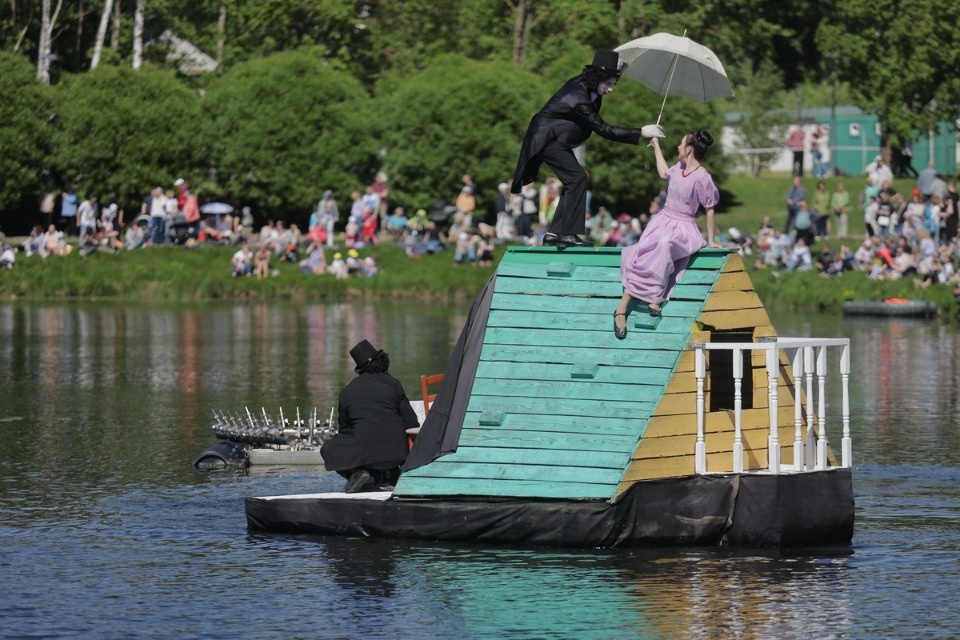 «Сны над тёмной водой»