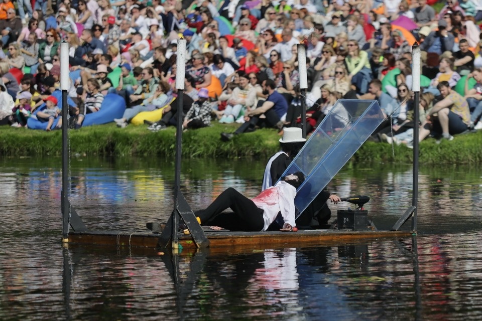 «Сны над тёмной водой»