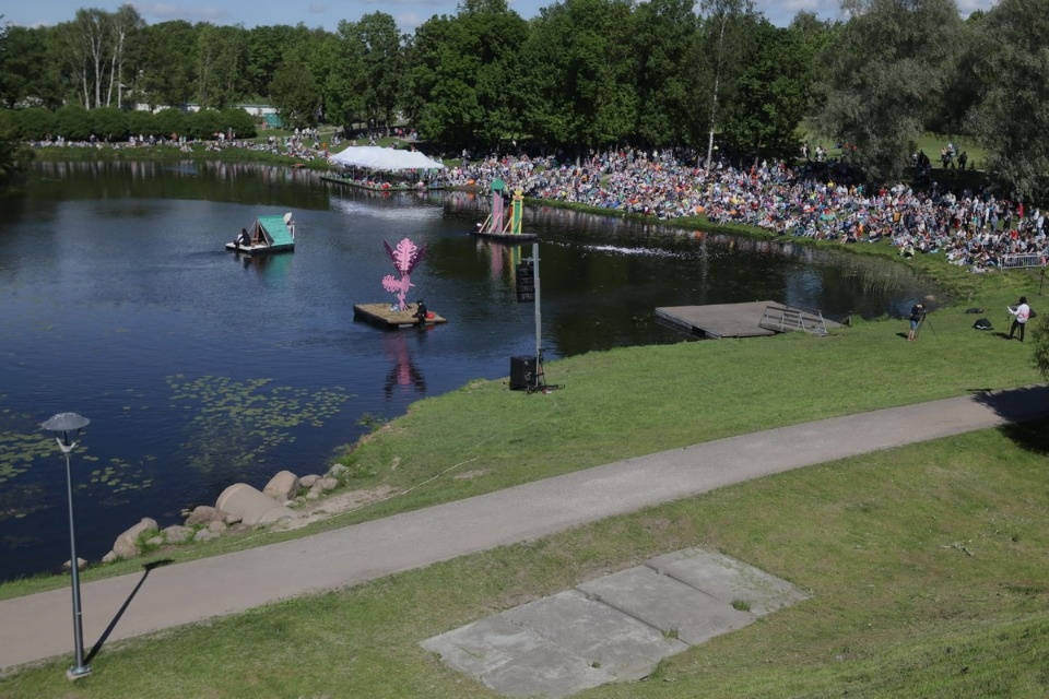 «Сны над тёмной водой»