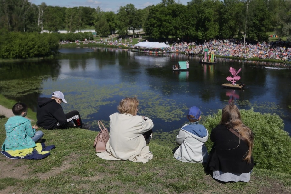 «Сны над тёмной водой»