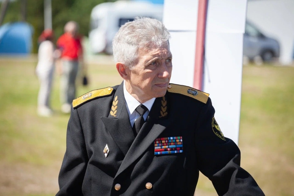  Под парусом