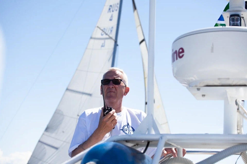  Под парусом