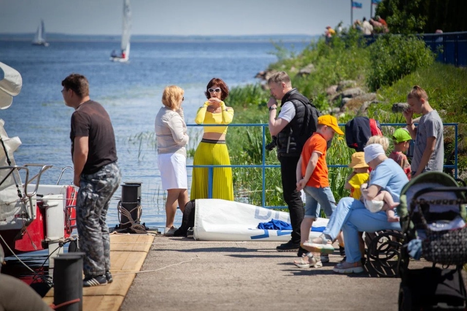  Под парусом