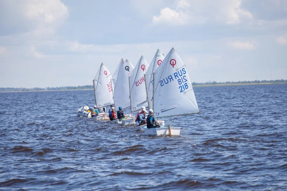  Под парусом