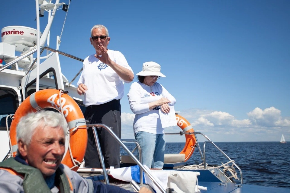  Под парусом