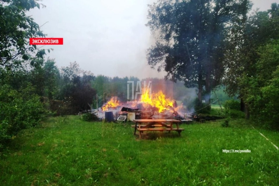 В Плюсском районе сгорел дачный дом