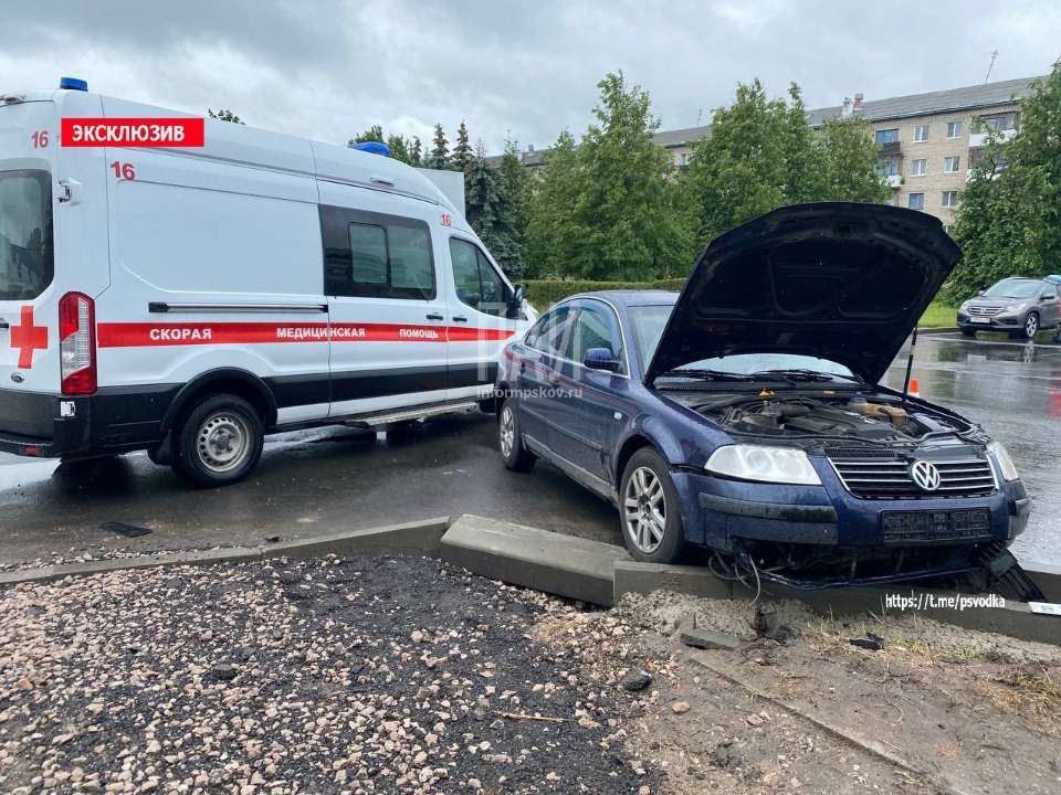 Два пенсионера пострадали в ДТП в Пскове