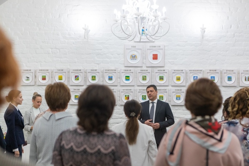 Псковский губернатор наградил медицинских работников Псковской области Псковский губернатор наградил медицинских работников Псковской области