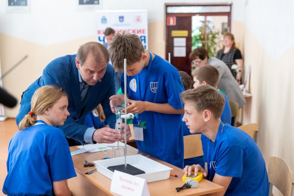 Кикоинский класс псковской школы оснастили новой мобильной лабораторией