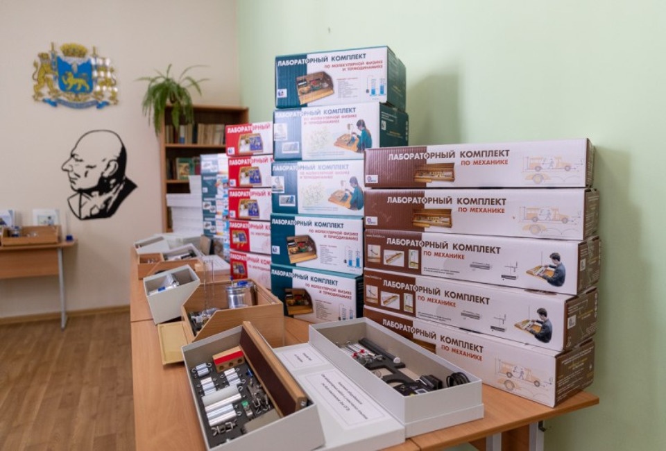 Кикоинский класс псковской школы оснастили новой мобильной лабораторией