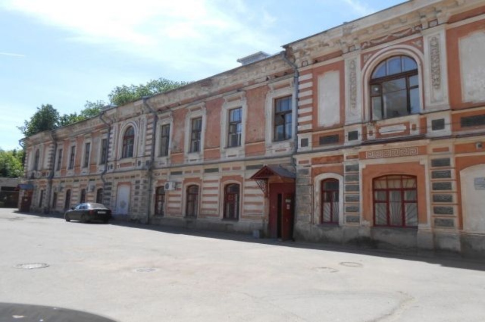 Лучшие российские специалисты реставрируют Архиерейский дом в Пскове 