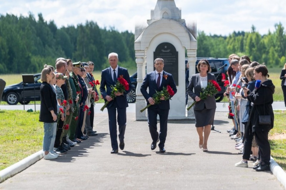 Михаил Ведерников почтил память павших в годы Великой Отечественной войны в Жидиловом Бору