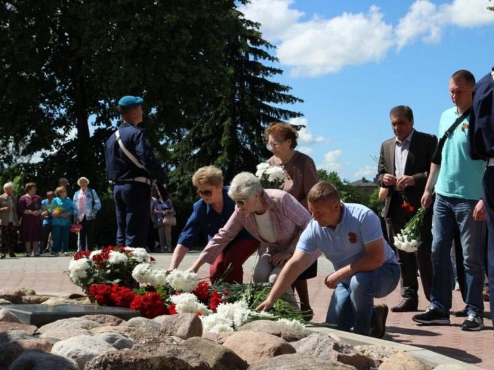Профсоюзные активисты почтили память погибших в годы Великой Отечественной войны Профсоюзные активисты почтили память погибших в годы Великой Отечественной войны