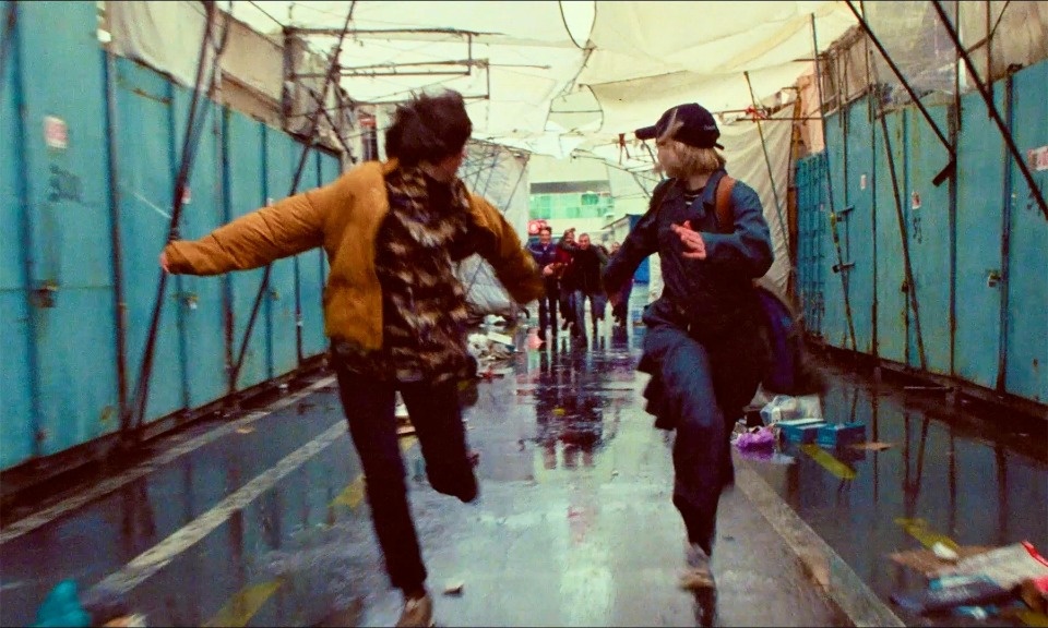 Режиссер Александр Хант рассказал об основанном на истории «псковских Бони и Клайда» фильме «Межсезонье»