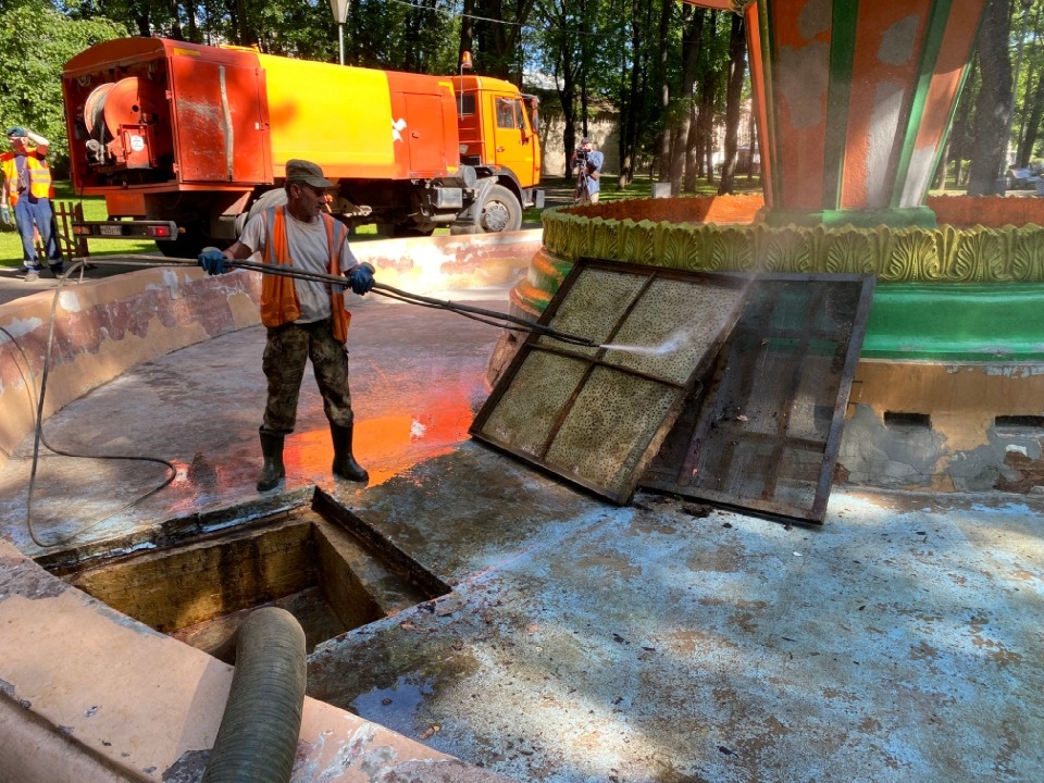 Ремонт фонтана в Ботаническом саду начался в Пскове