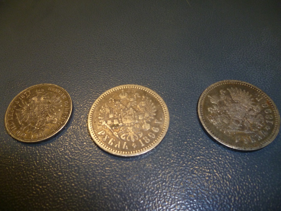 Старинные монеты пытались вывезти из Псковской области в Латвию 