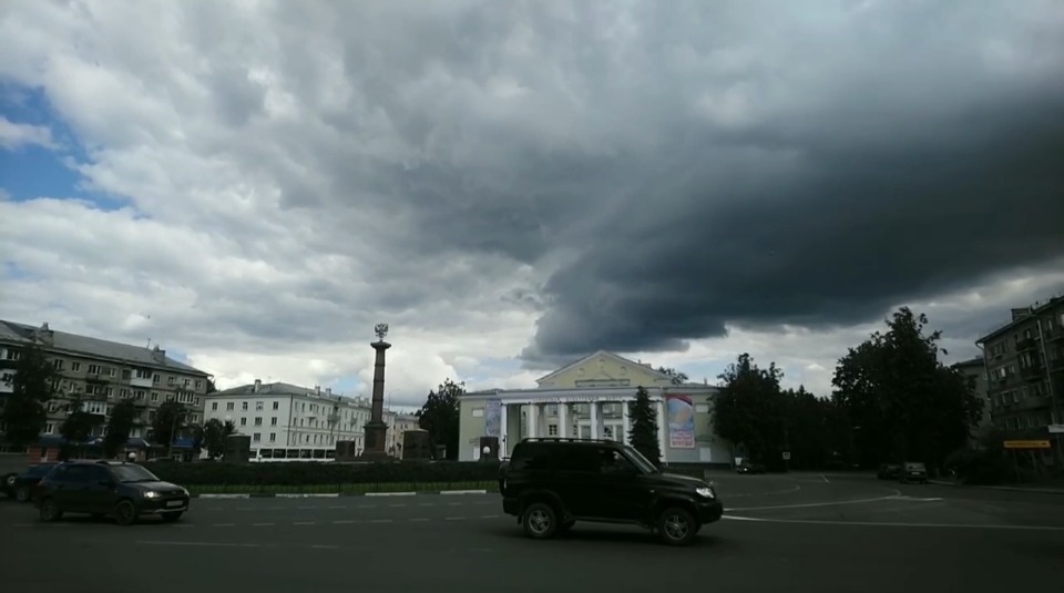 110 аварийных бригад энергетиков подготовлены к непогоде в Псковской области