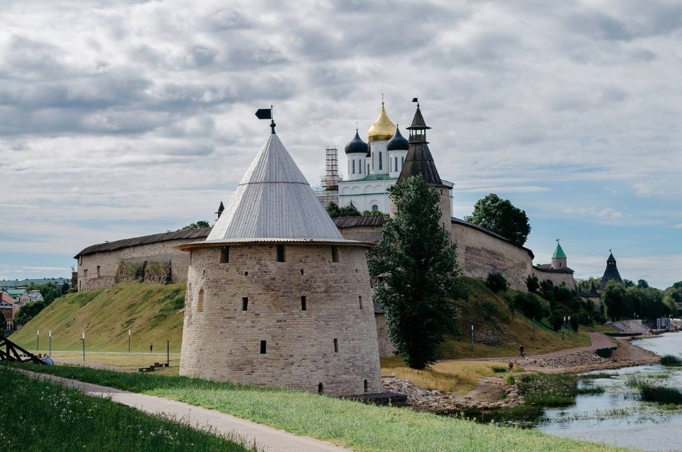 Яркий флешмоб молодожёнов пройдет в Псковском музее-заповеднике 8 июля
