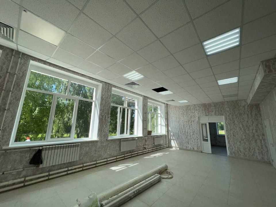 Реконструкция здания для Дома культуры завершается в посёлке Смуравьёво-2 Гдовского района