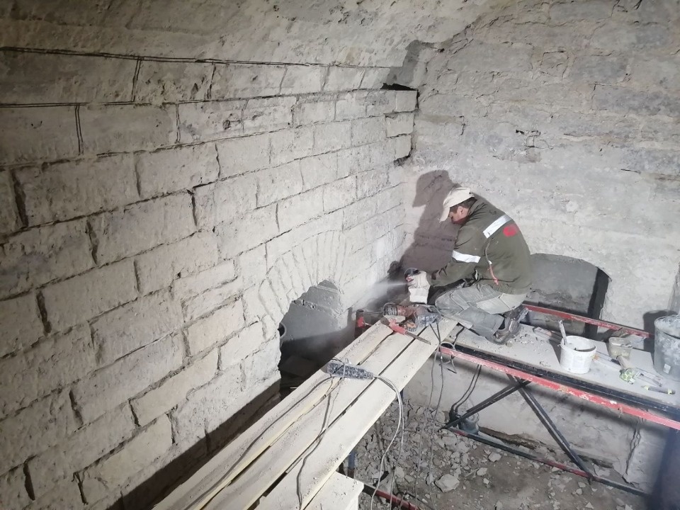 Путиловский известняк привезли для ремонта псковских погребов XVI века