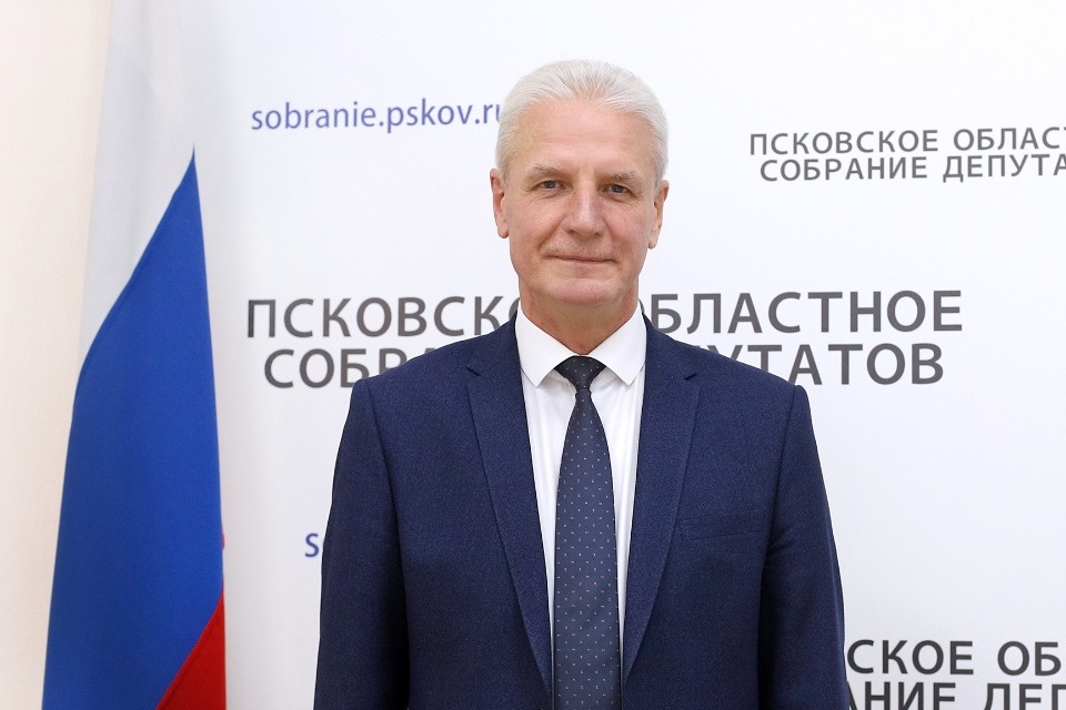 Александр Котов поздравил жителей Псковской области с Днём семьи, любви и верности