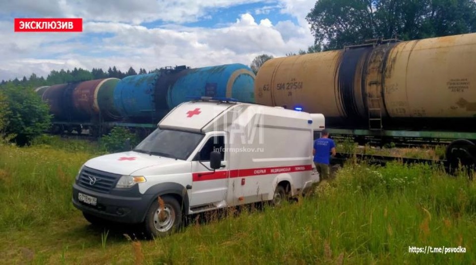 Товарный поезд переехал мужчину в Стругокрасненском районе