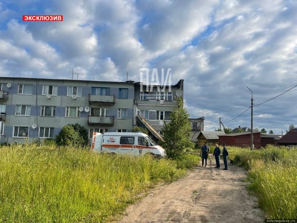 Дом в Плюссе, где обрушились лоджии, решено снести Дом в Плюссе, где обрушились лоджии, решено снести