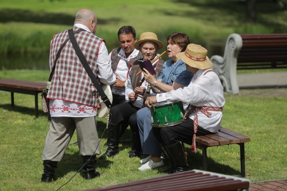 Молот и песня Молот и песня